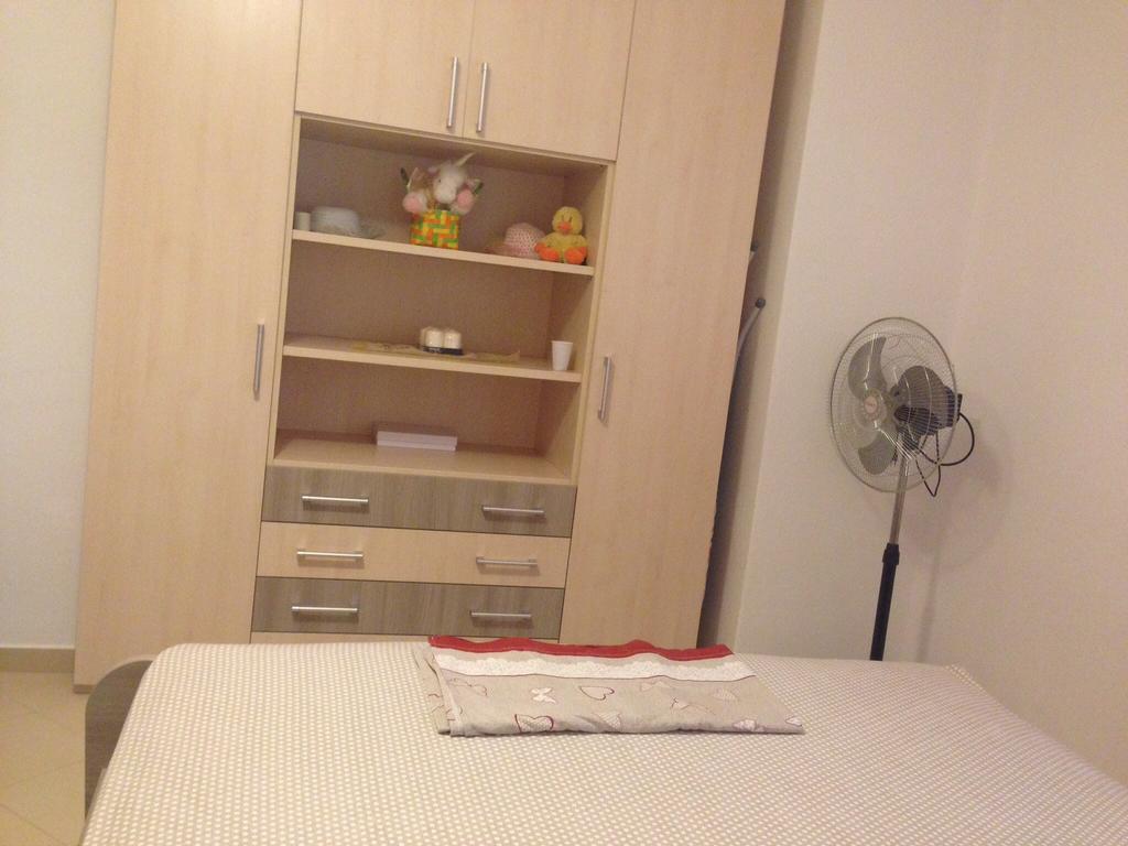 Beachfront Apartment Orikum Room photo