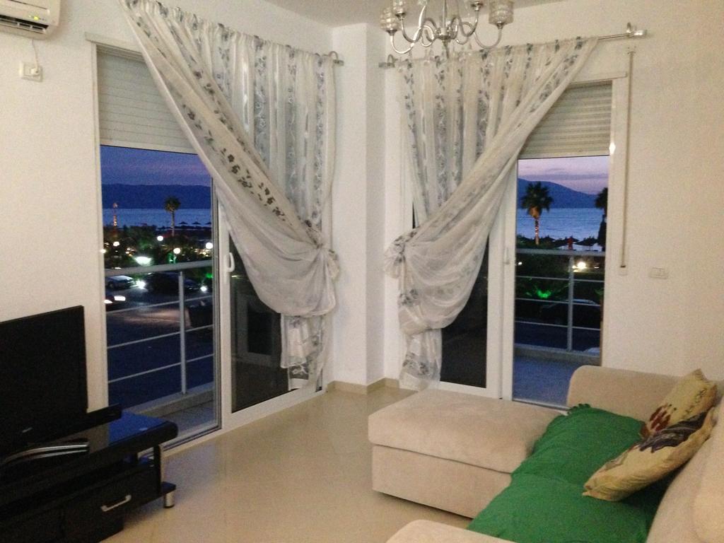 Beachfront Apartment Orikum Exterior photo